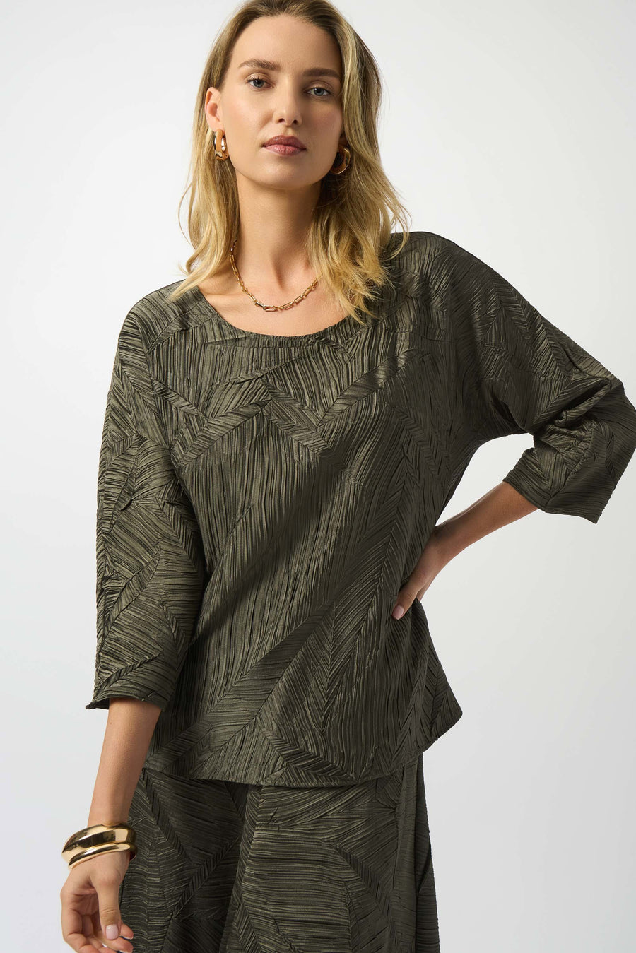 253002 Pleated Satin Boxy Top