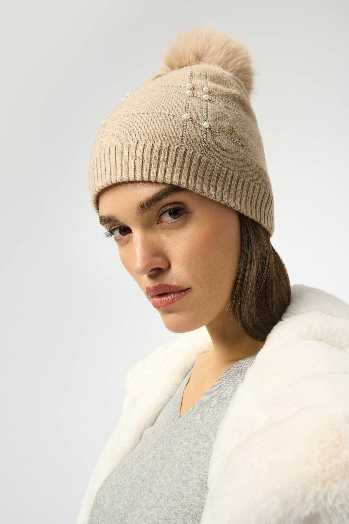 253969 Late Knitted Faux Fur & Pompom Hat