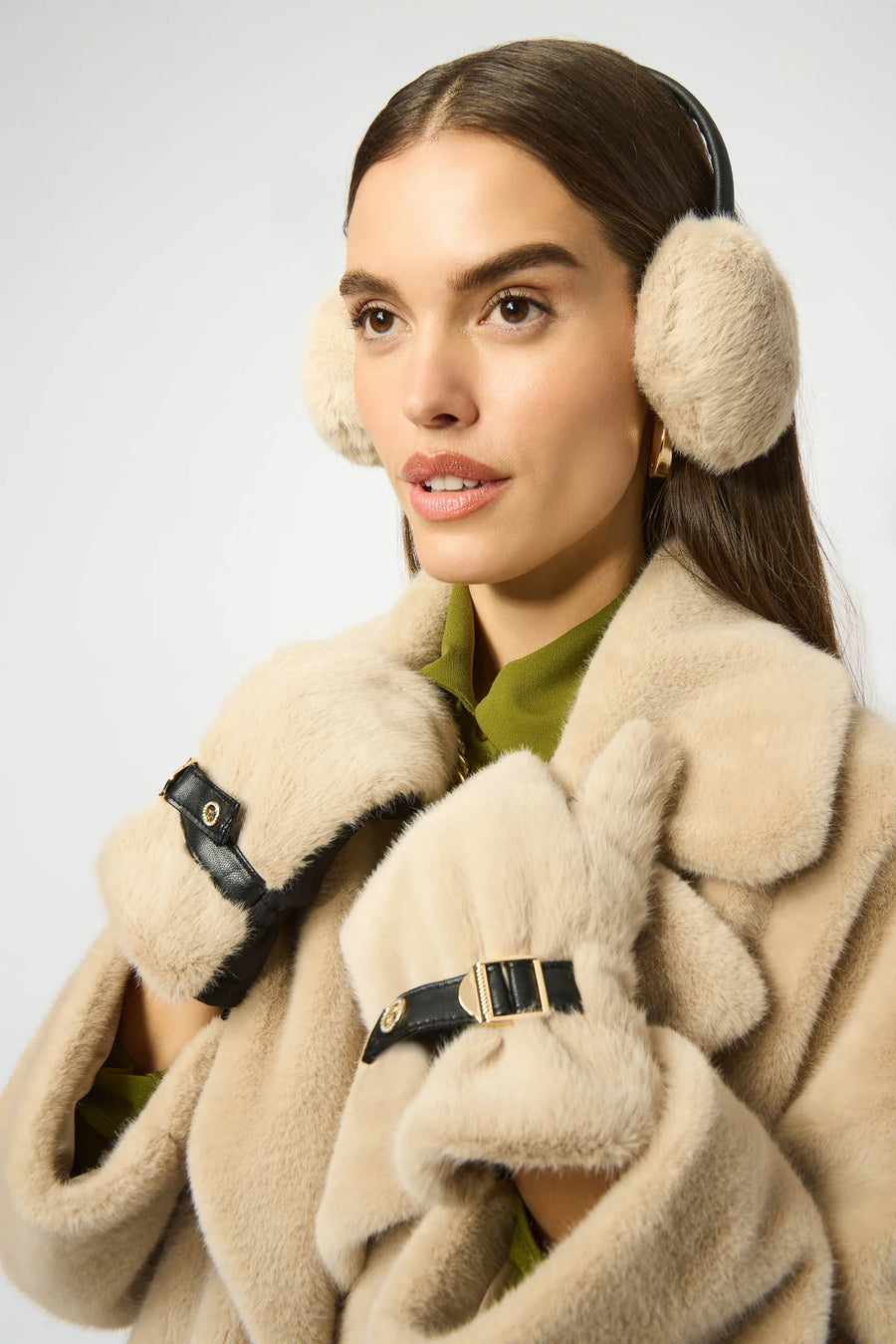 253977 Camel Faux Fur Mittens
