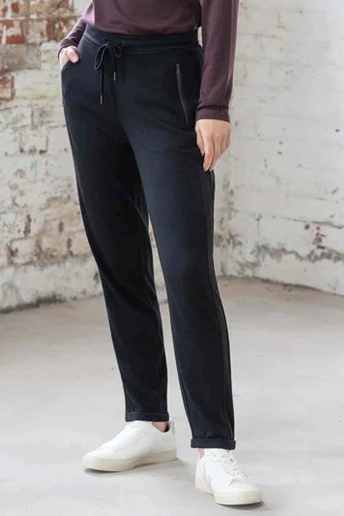 V5041 BLACK MERINO Classic Leg Pocketed Weekender Pants