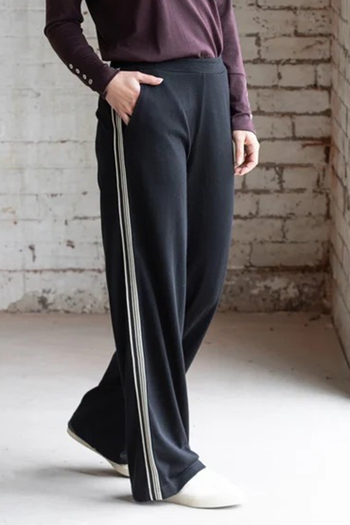 V5042 BLACK MERINO Side Stripe Weekender Pants