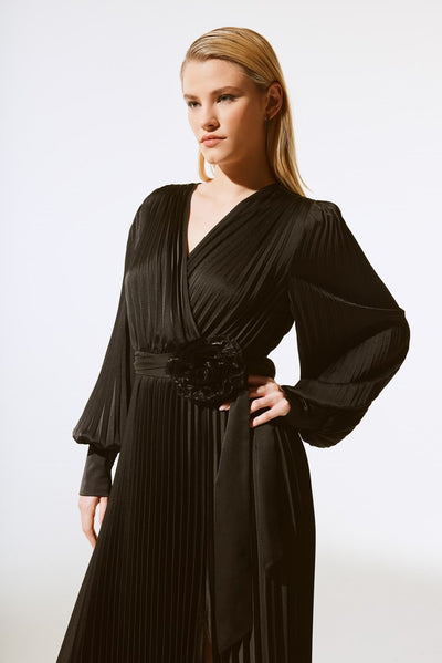 243771X - Pleated V Neck  Dress