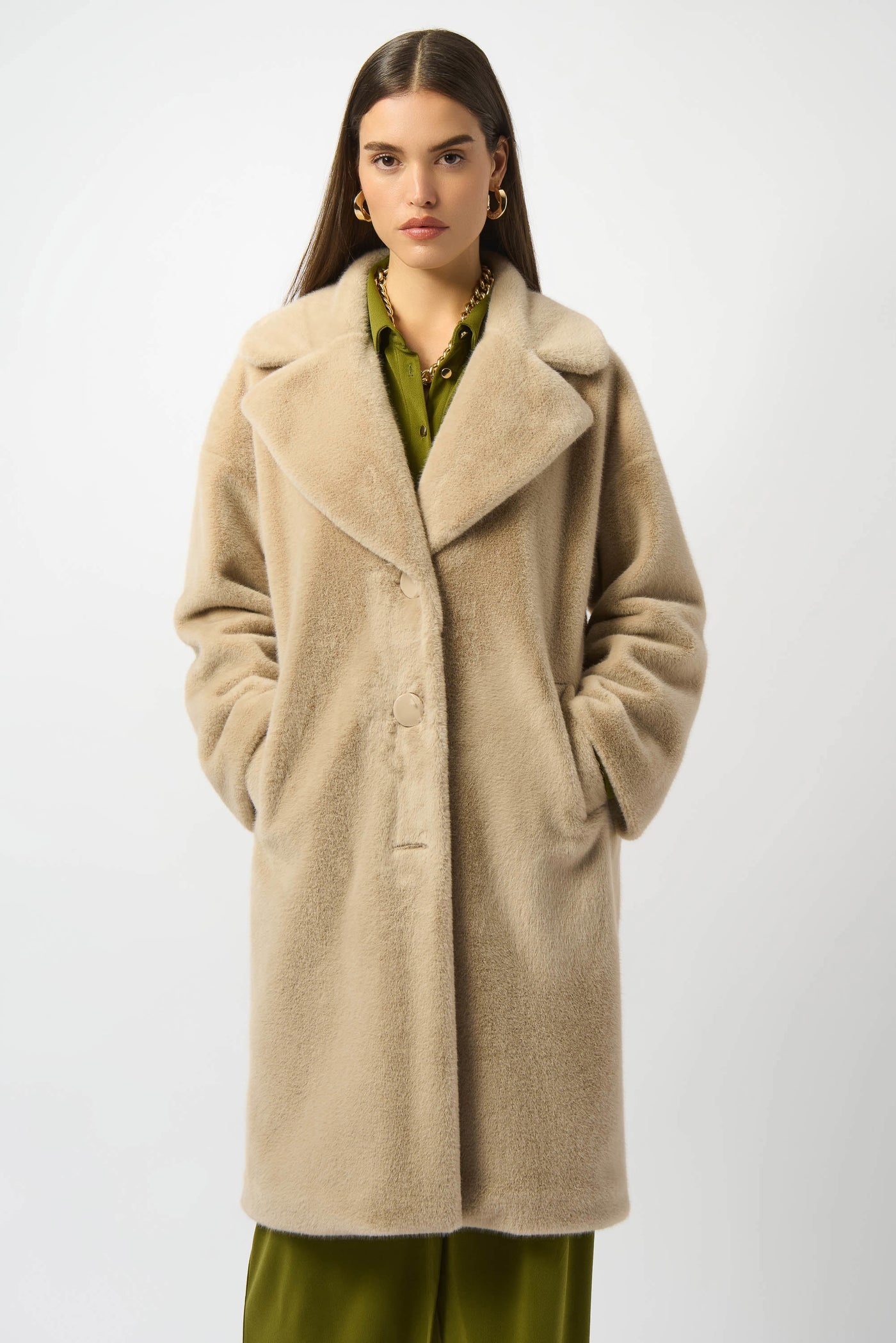 243902F25  Luxury Faux Fur Coat