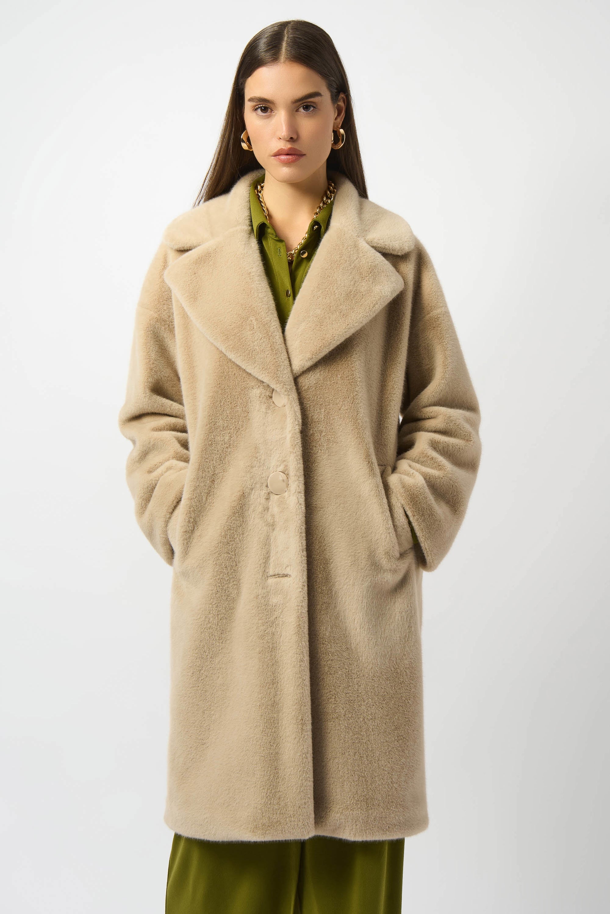 243902F25  Luxury Faux Fur Coat