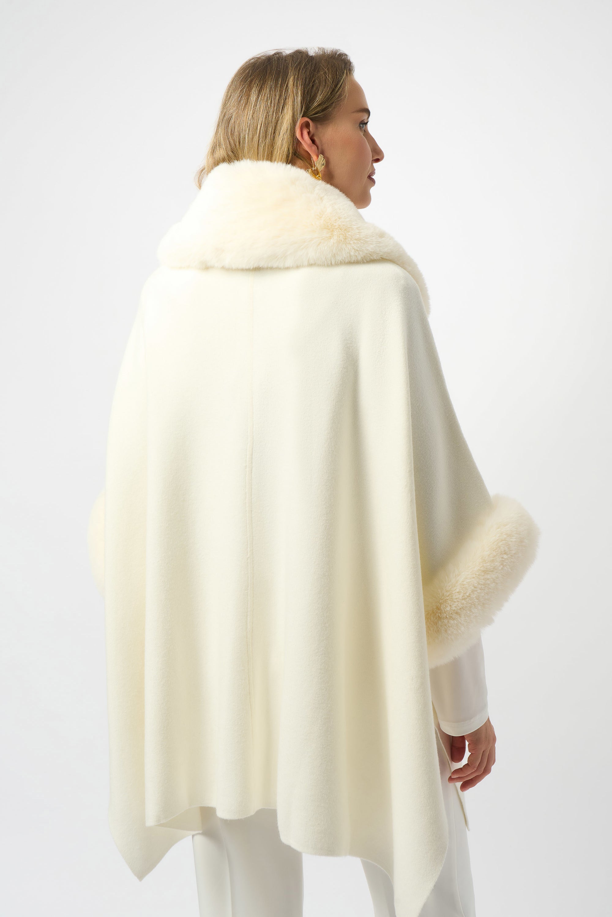 243930F25 Cozy Jacquard Fur Trim Drama Cape