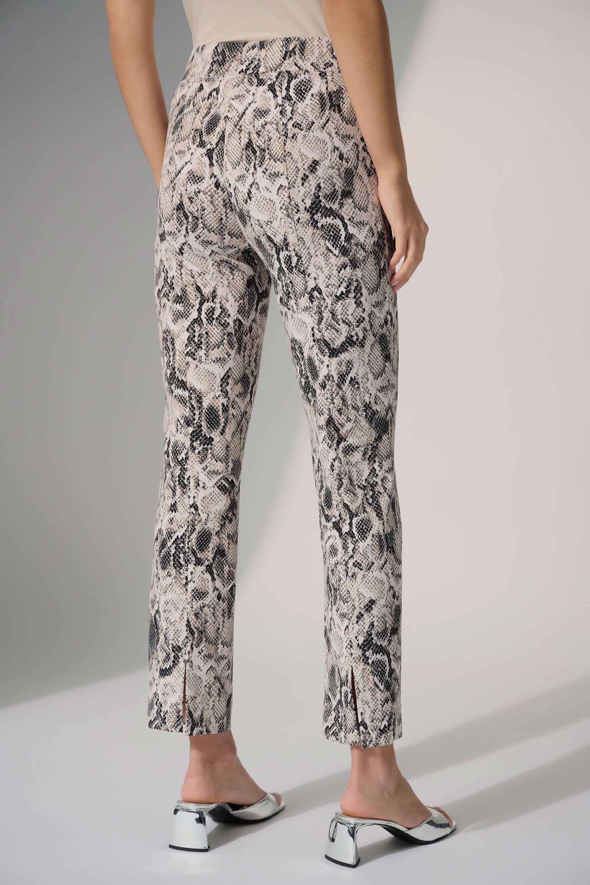 252238 Classic Slim Leg Animal Print Pant