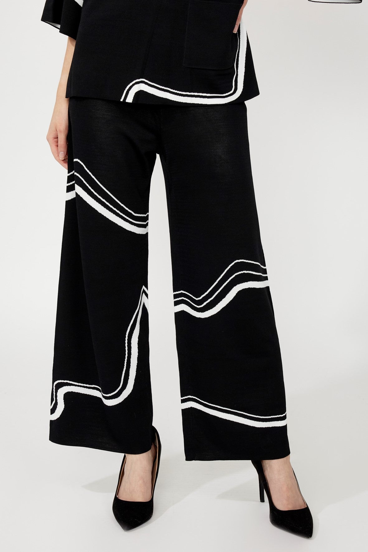252931  Waves Jacquard Knit Culotte Pant