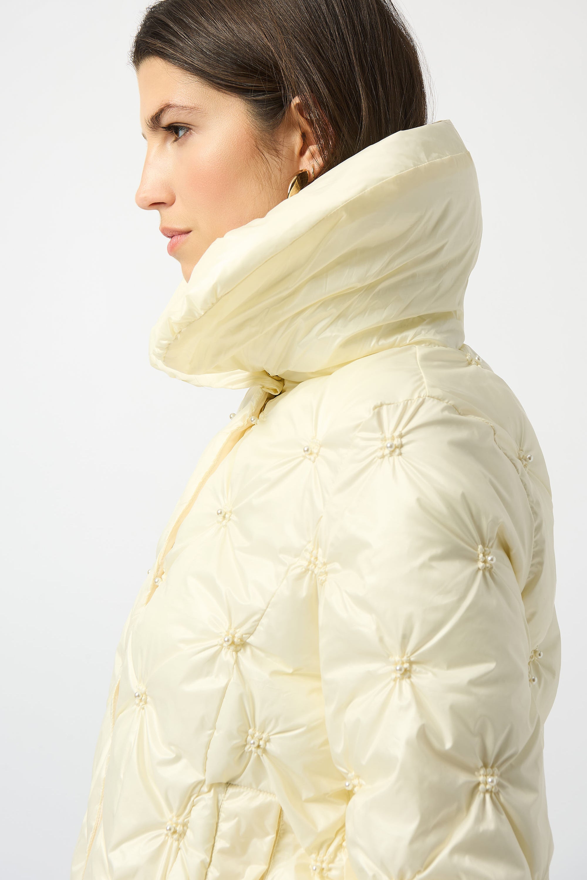 253931 Winter White Pearl Tuck Quilted Puffer
