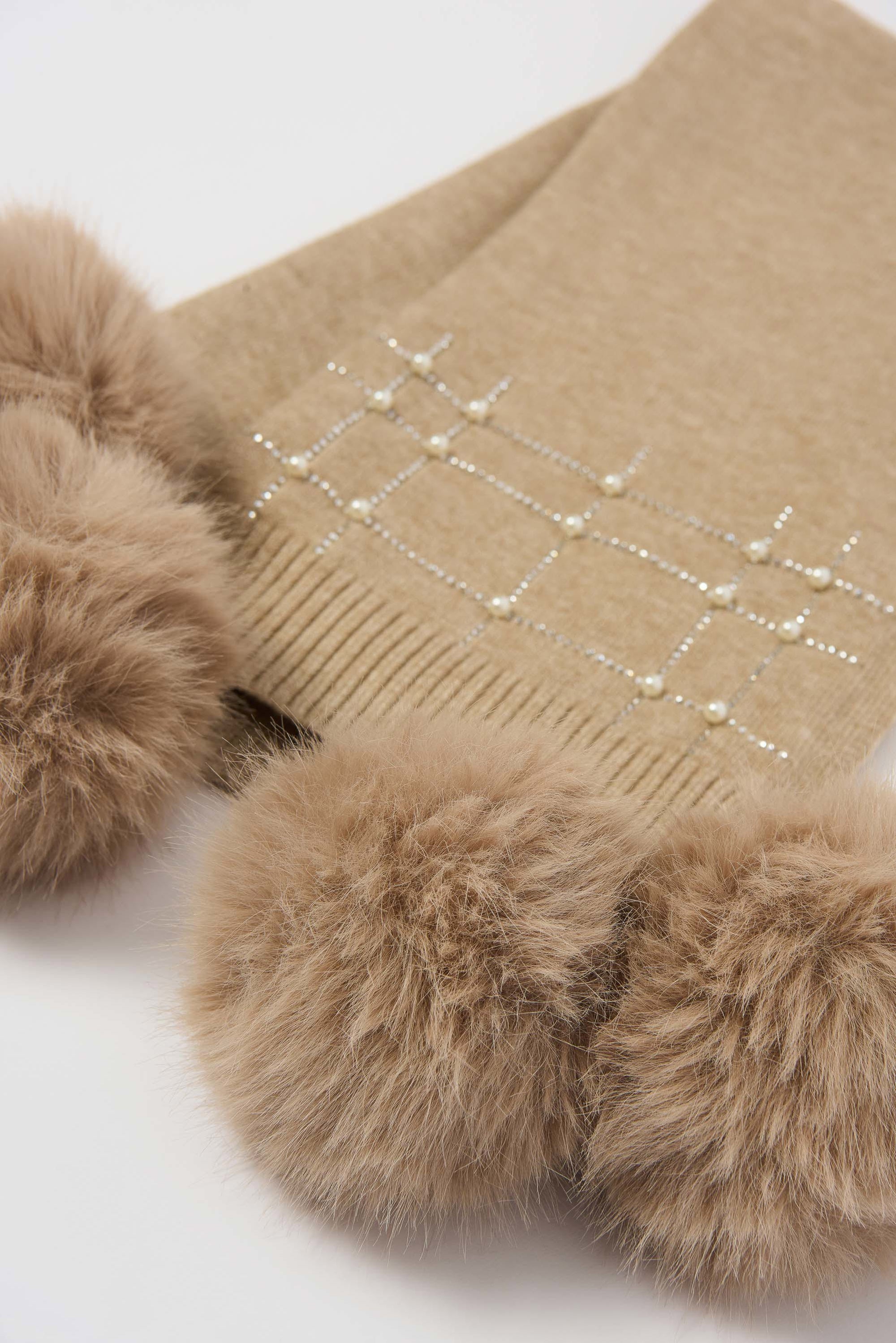 253970  Late Knitted Faux Fur & Pompom Scarf