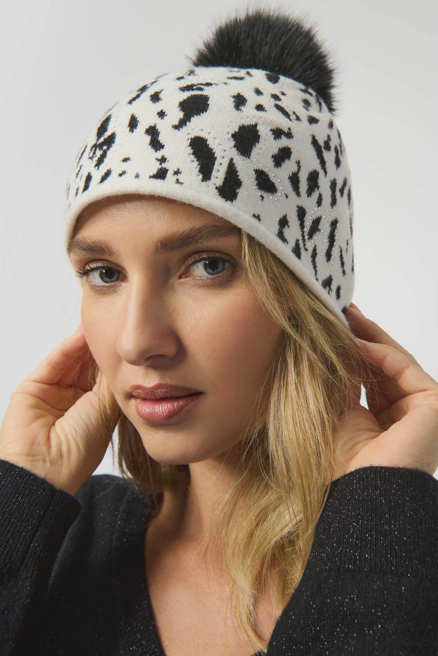 253971 Snow Leopard Soft Rayon Knitted Hat