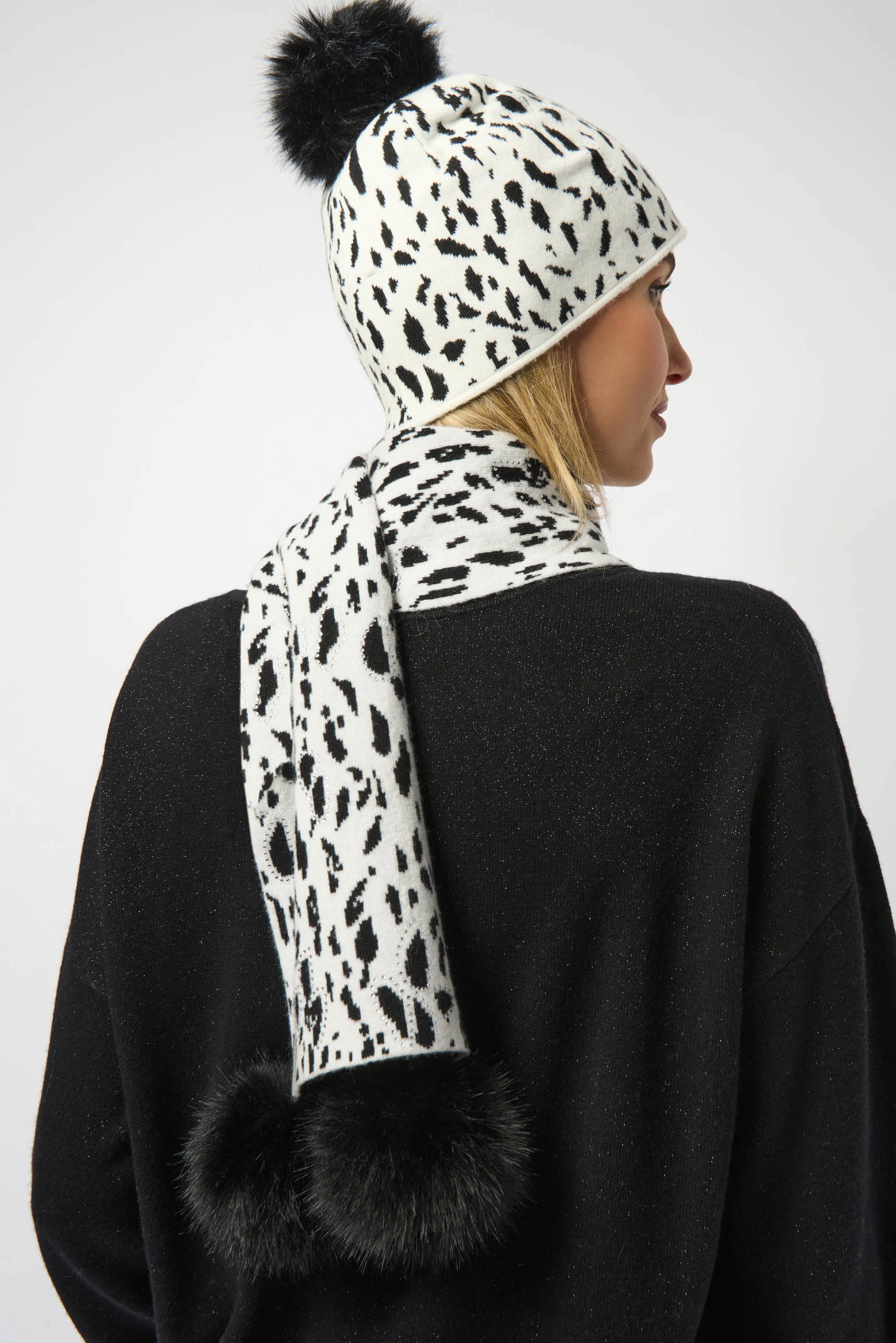 253972 Snow Leopard Cozy Rayon Knit Scarf