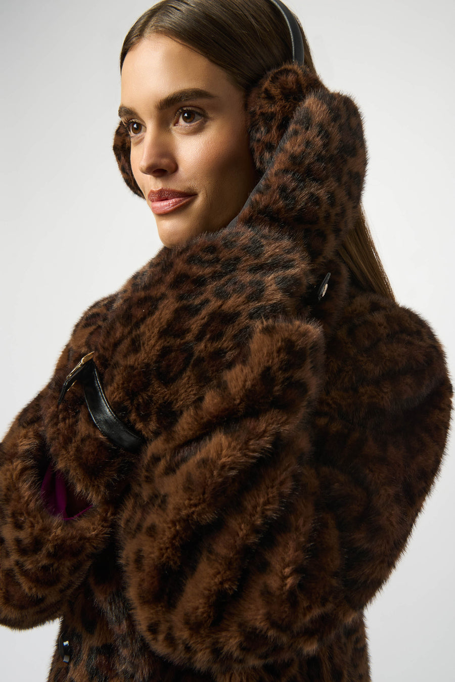 253977X Leopard Faux Fur Mittens