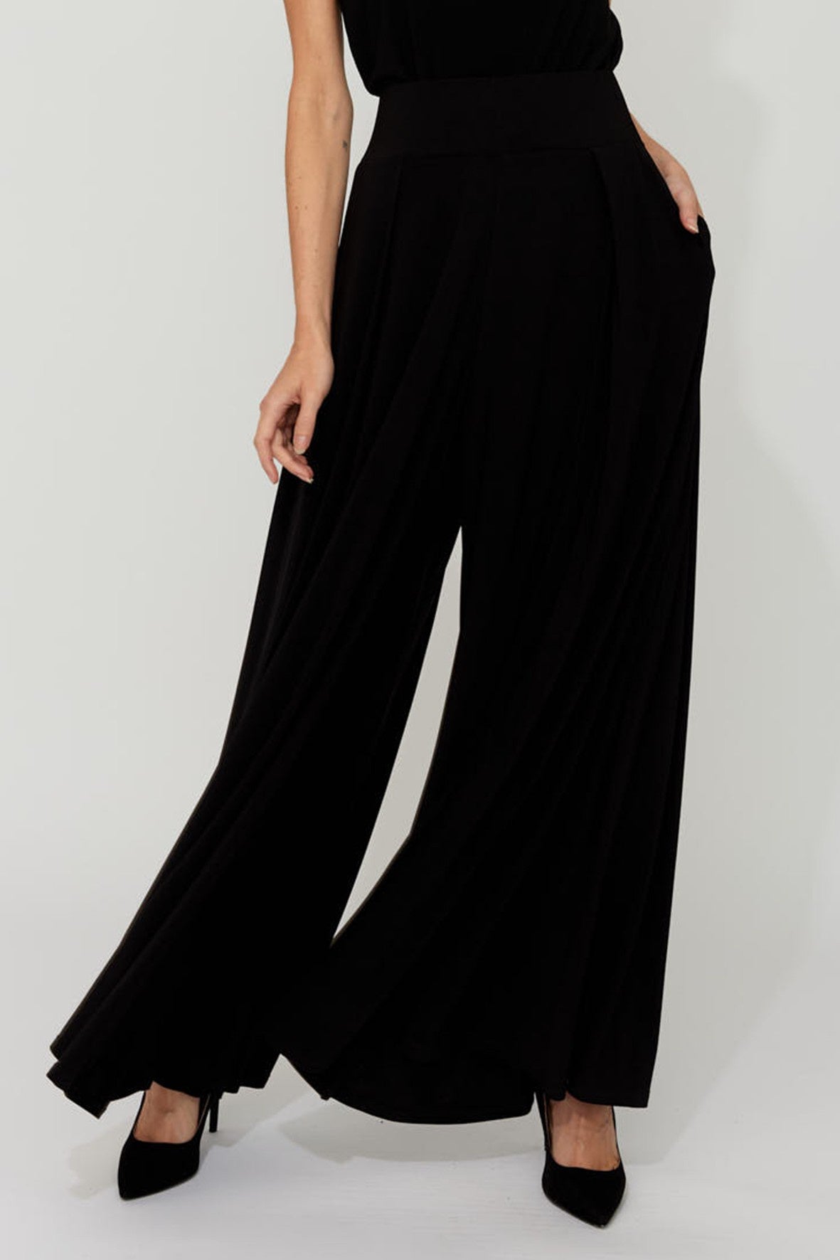 254022 Wide Leg Pocketed Soft Drape Pant