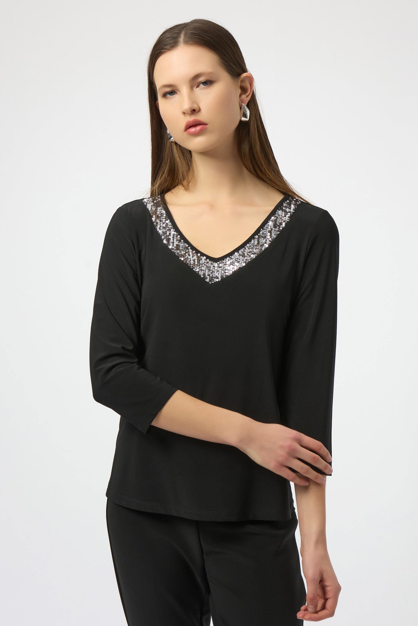 254025 Euro Knit Sequin V Neck Easy Fit Top