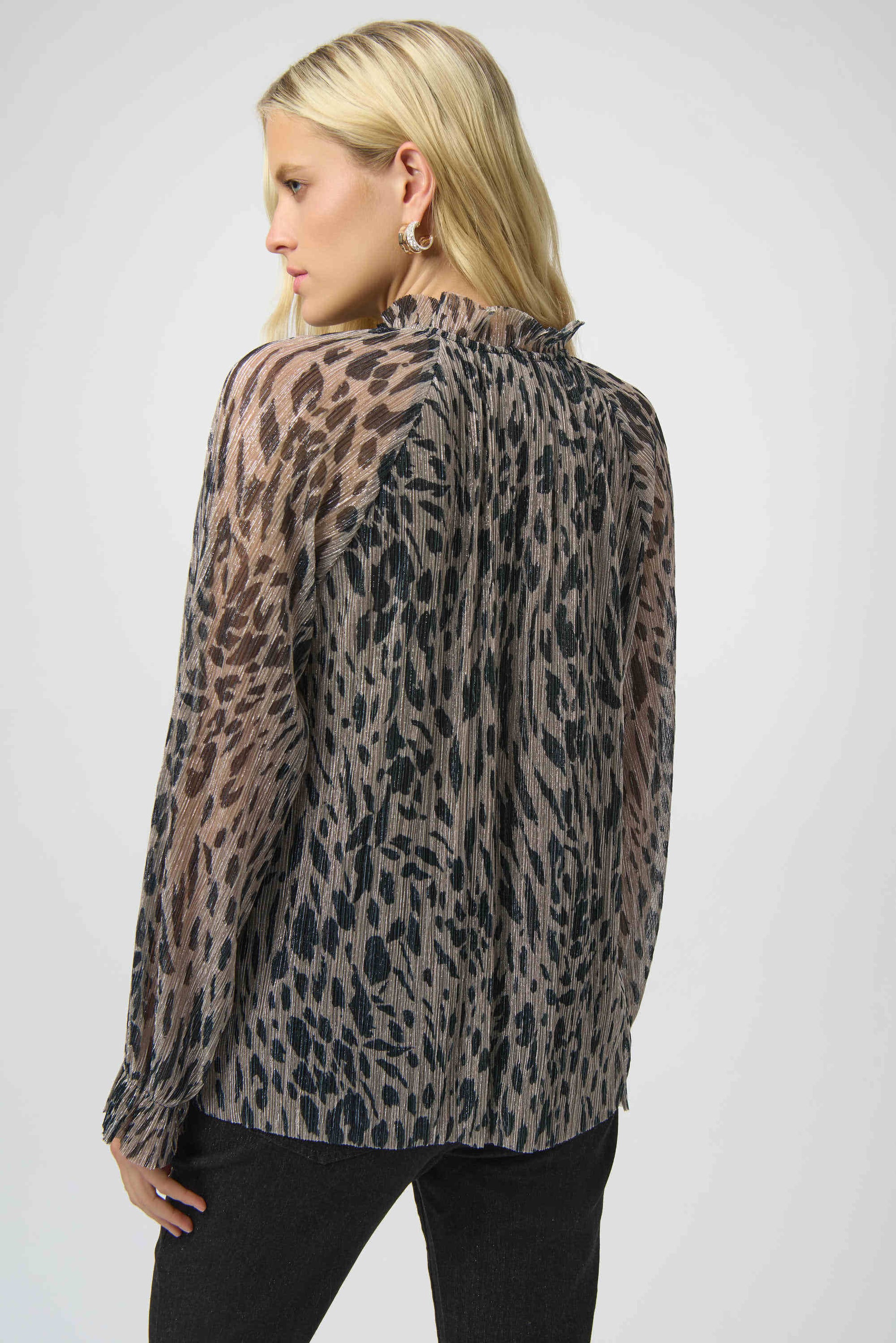 254140 Plissé Mesh Animal Print Pleat Blouse