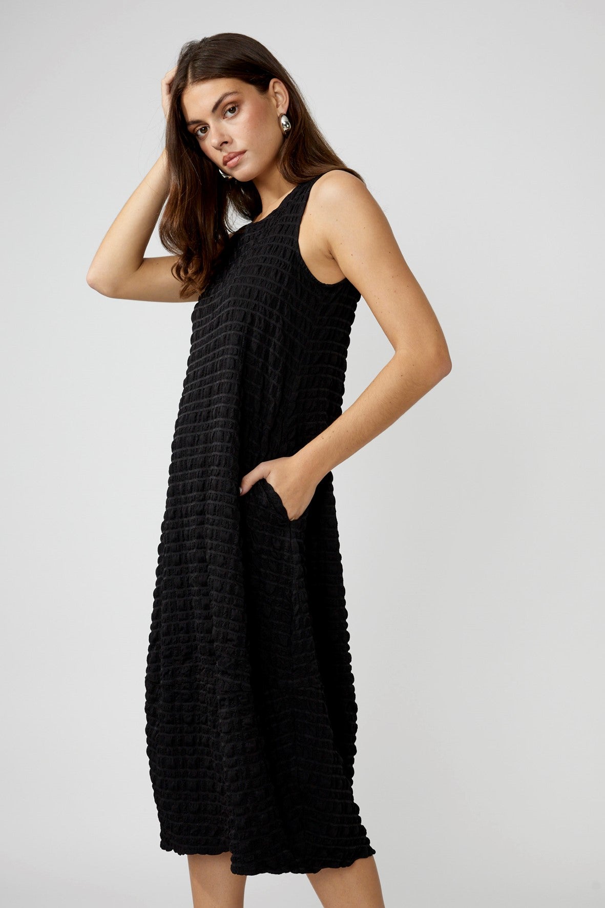 256836U Seersucker Scoop Neck Sleeveless Cocoon Dress