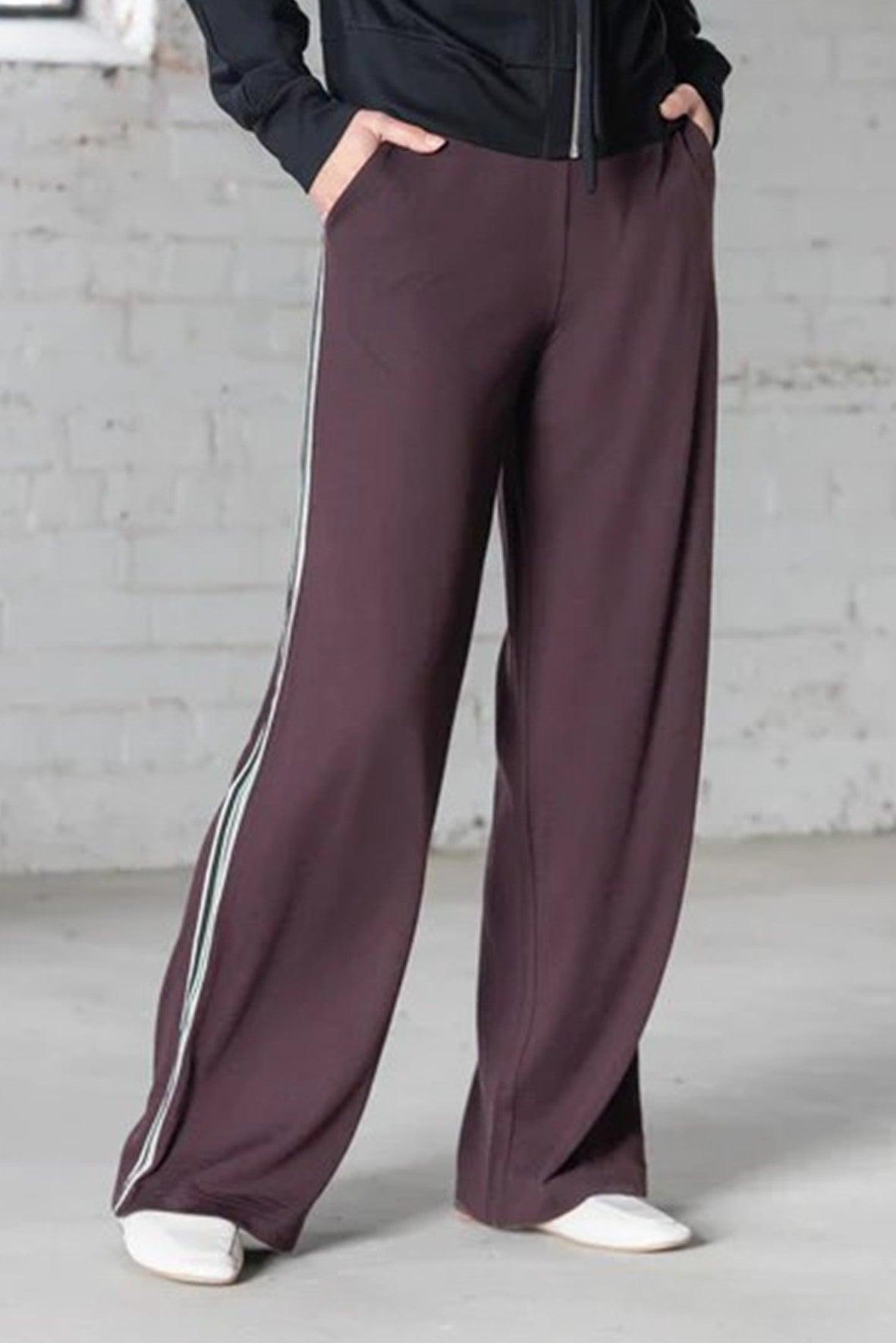 V5042 BERRY MERINO Side Stripe Weekender Pants