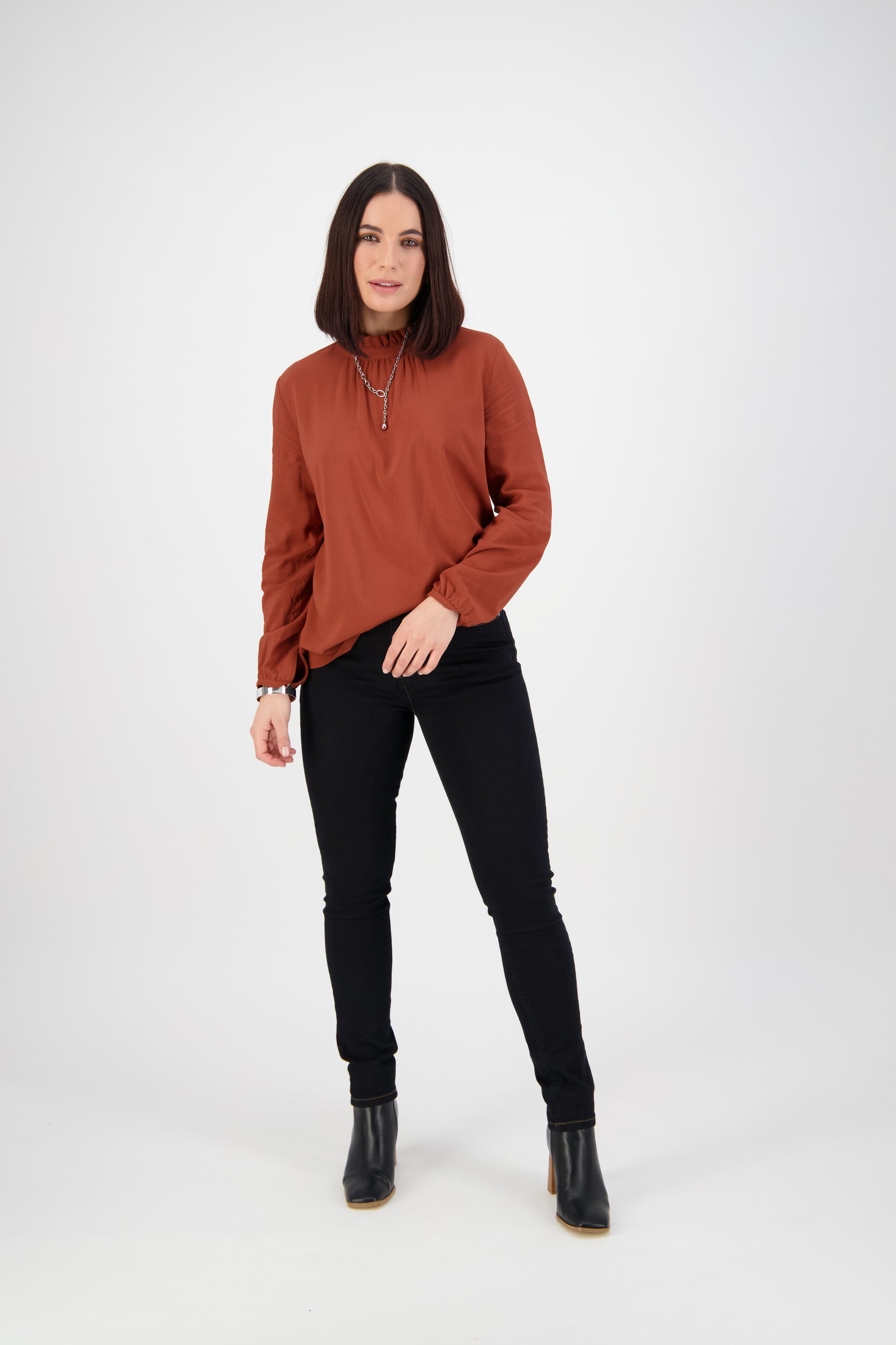 5535 BLACK Skinny Leg Stretch Jean with Pocket Embroidery