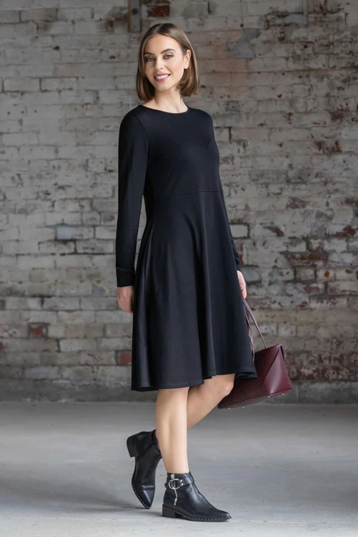 V6121 BLACK MERINO Classic Crew Neck Fit & Flair Dress