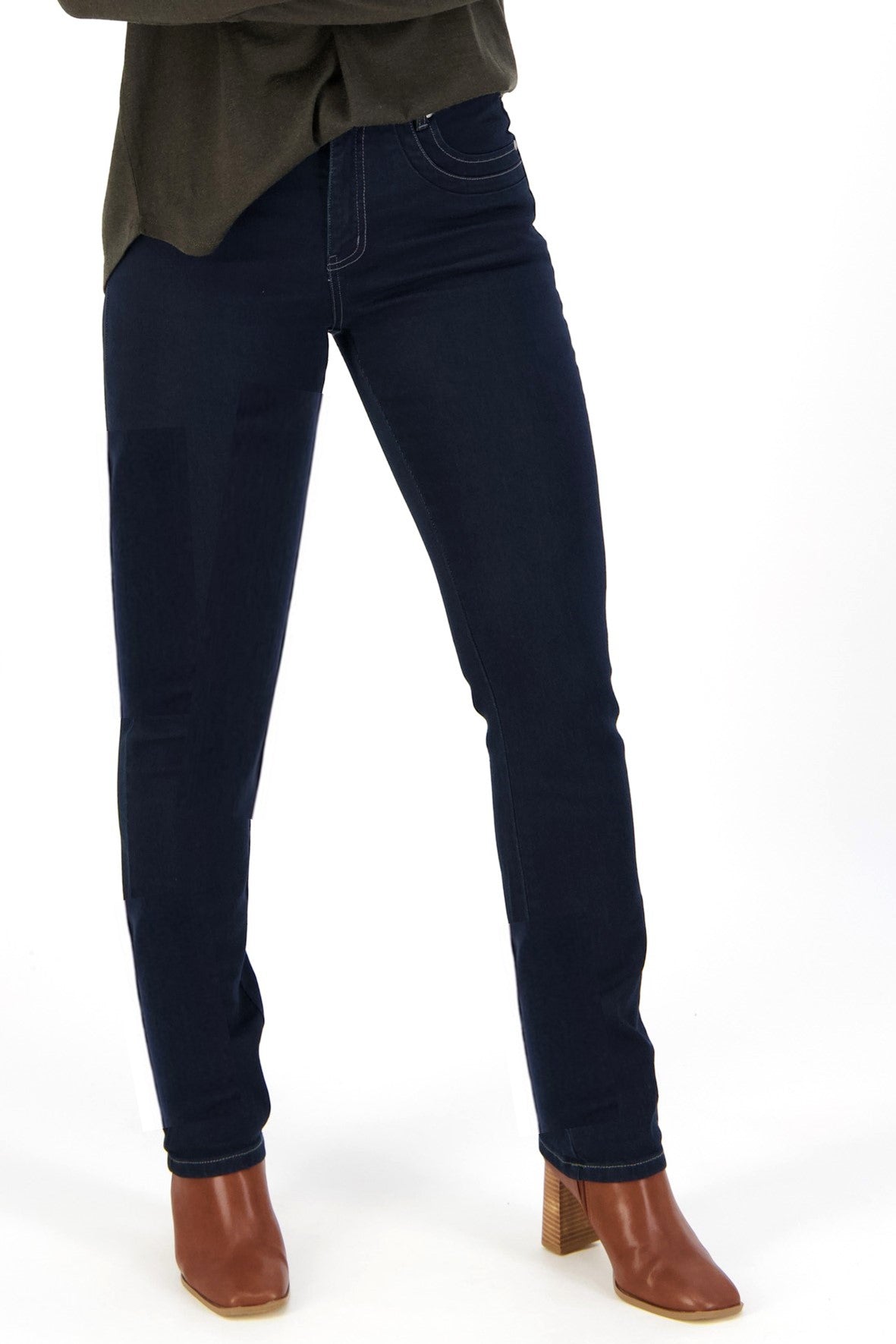 9901 INDIGO Classic Taper Leg Curve Pocket Jean