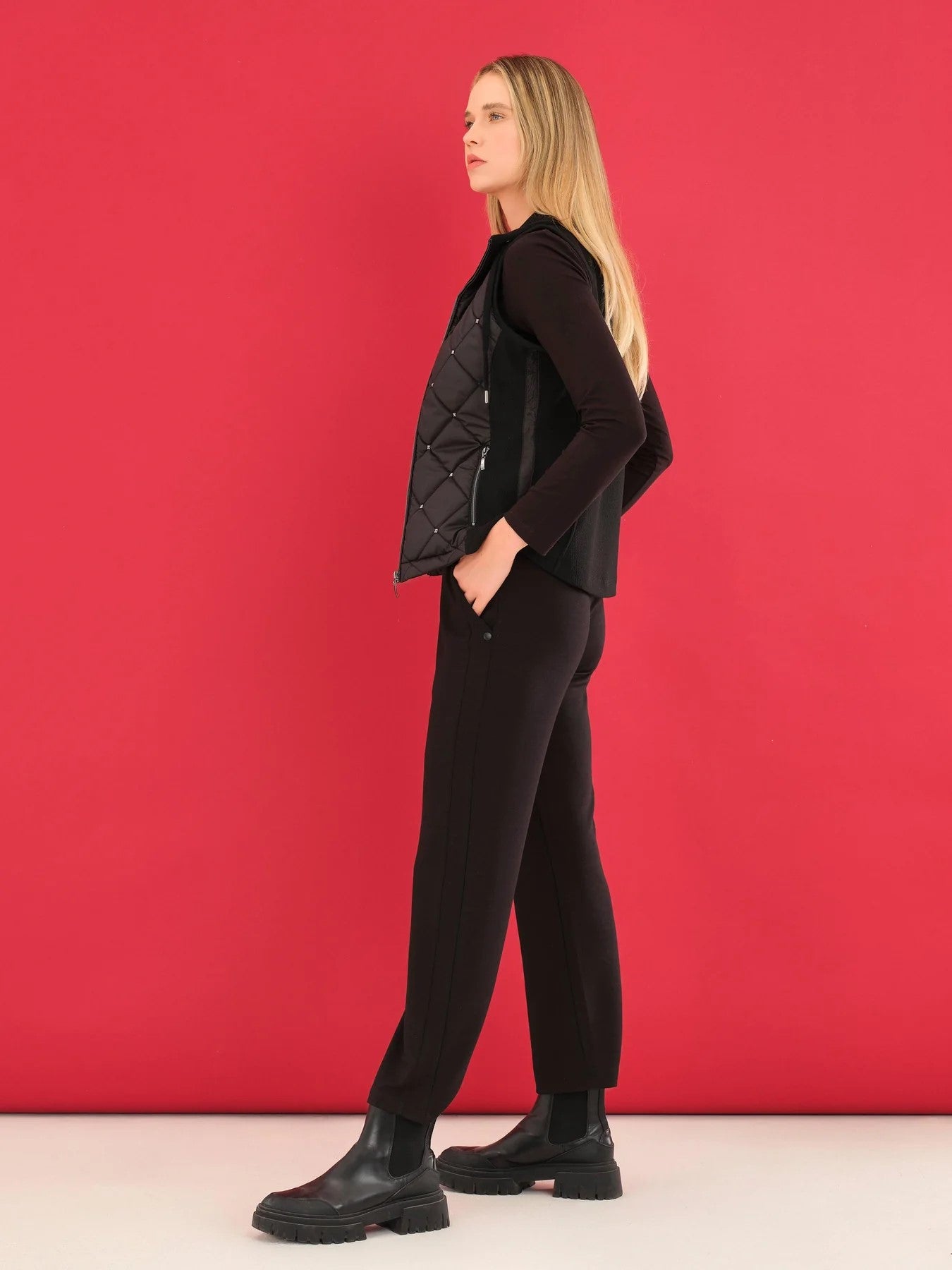 D75155 BLACK Zip-Up Stud Quilt Vest