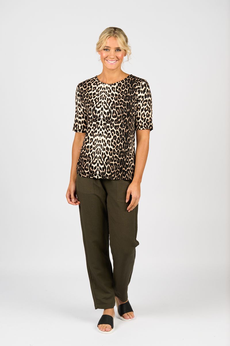 4329 Leopard Print Round Neck Rayon Knit Top