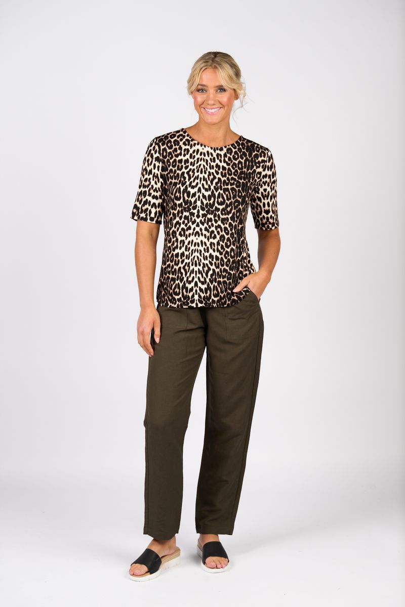 4329 Leopard Print Round Neck Rayon Knit Top