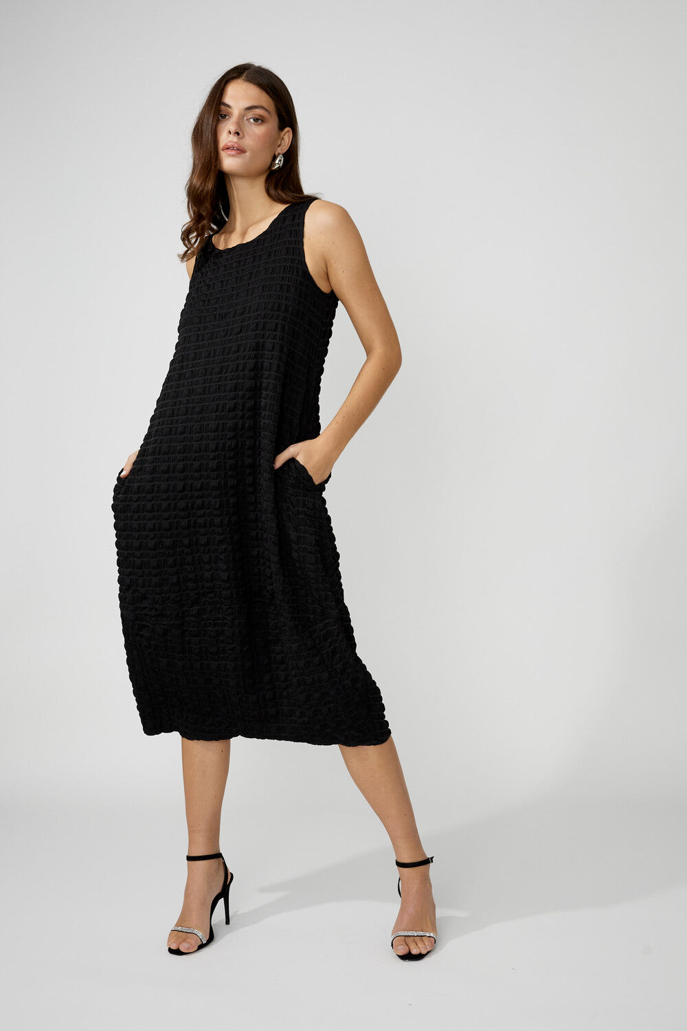 256836U Seersucker Scoop Neck Sleeveless Cocoon Dress
