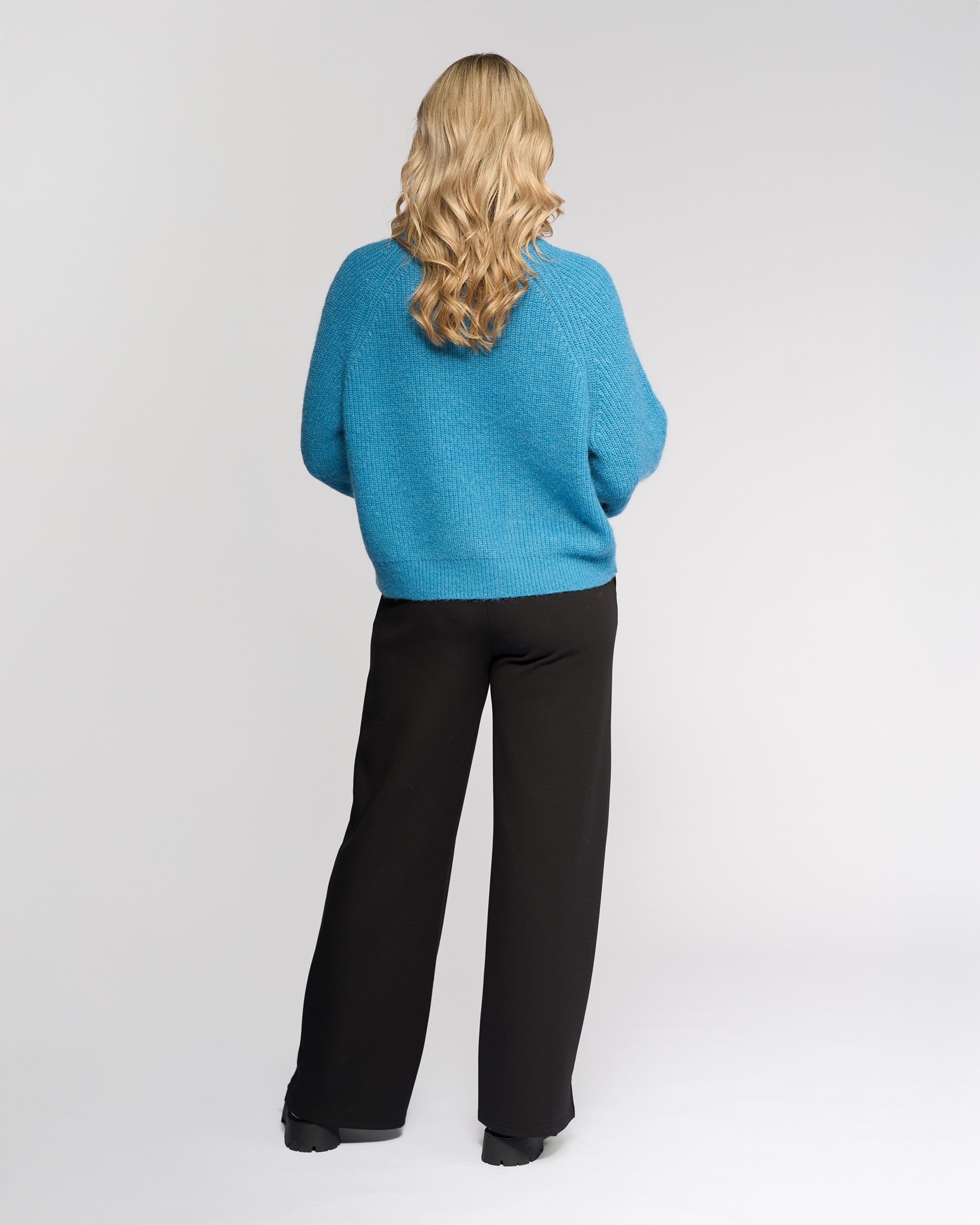 VK2047 Mohair Wool Relaxed Weekend Sweater