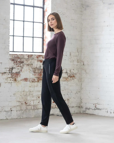 V5041 BLACK MERINO Classic Leg Pocketed Weekender Pants