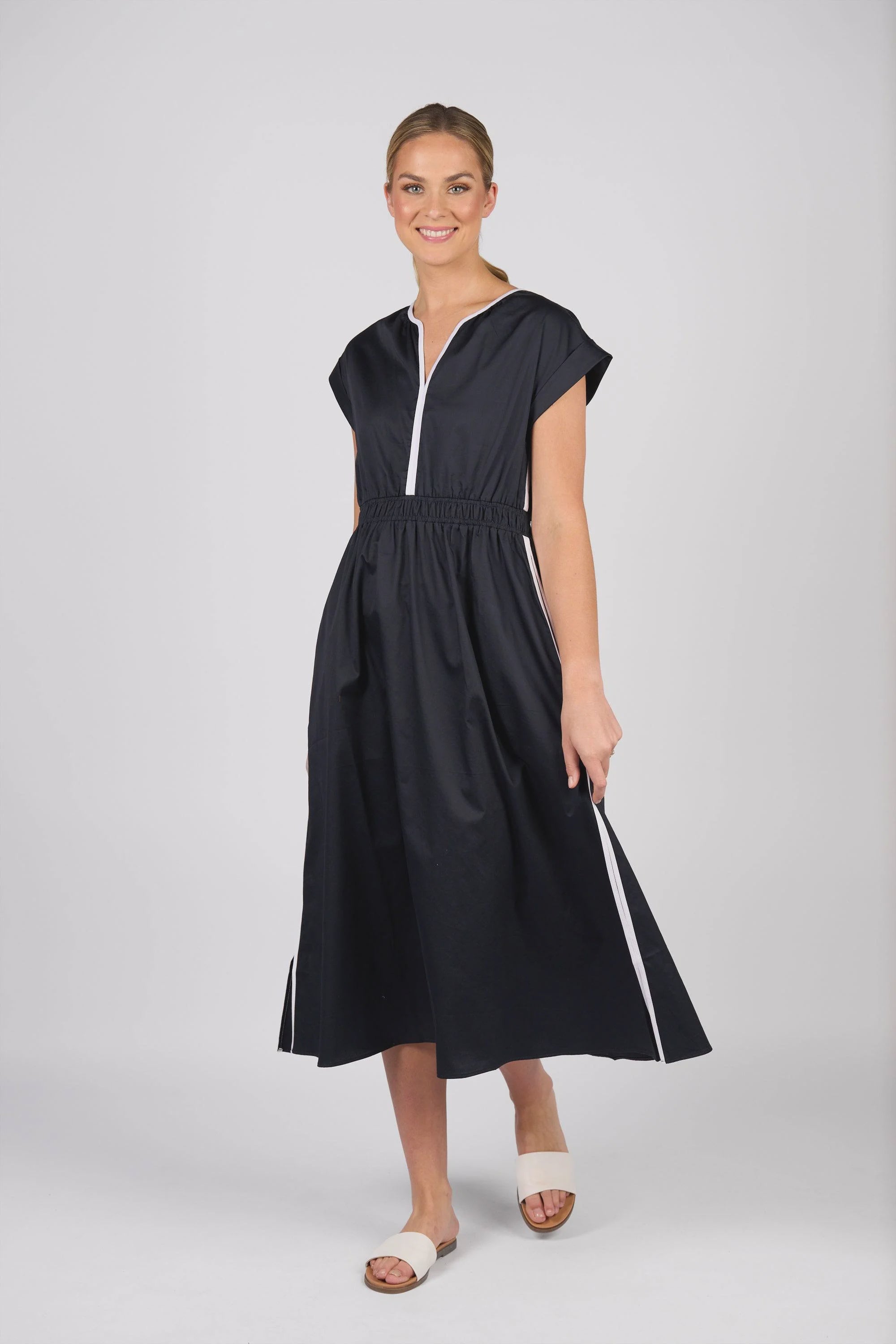 6118  Shirred Waist Contrast Edge Pocket Dress